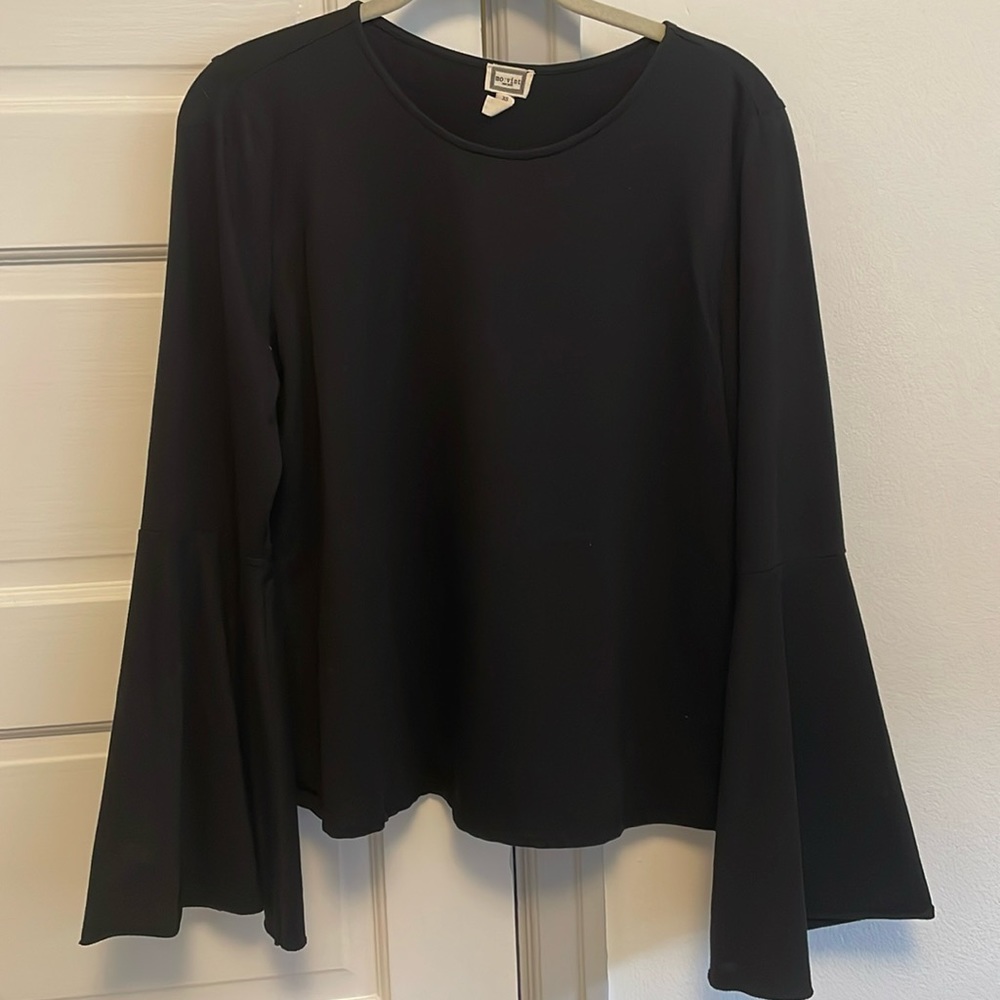Mo:Vint black long sleeve with flared sleeves